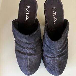 MIA Women's Elegant Dark Blue Mules